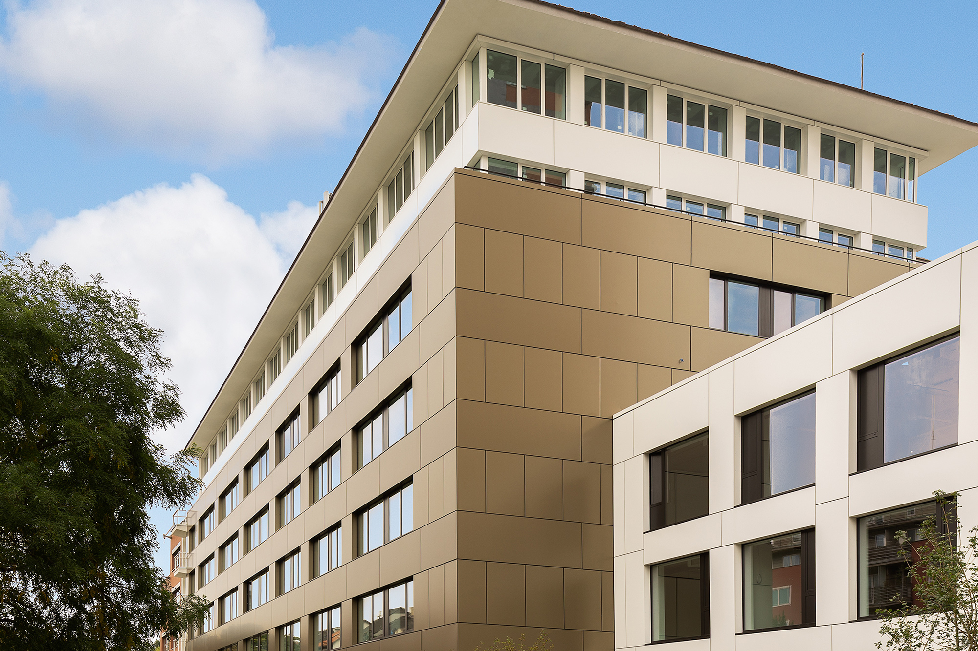 <p><strong>QUALITY OFFICES FOR LEASE</strong><br />
space for your expansion</p>
